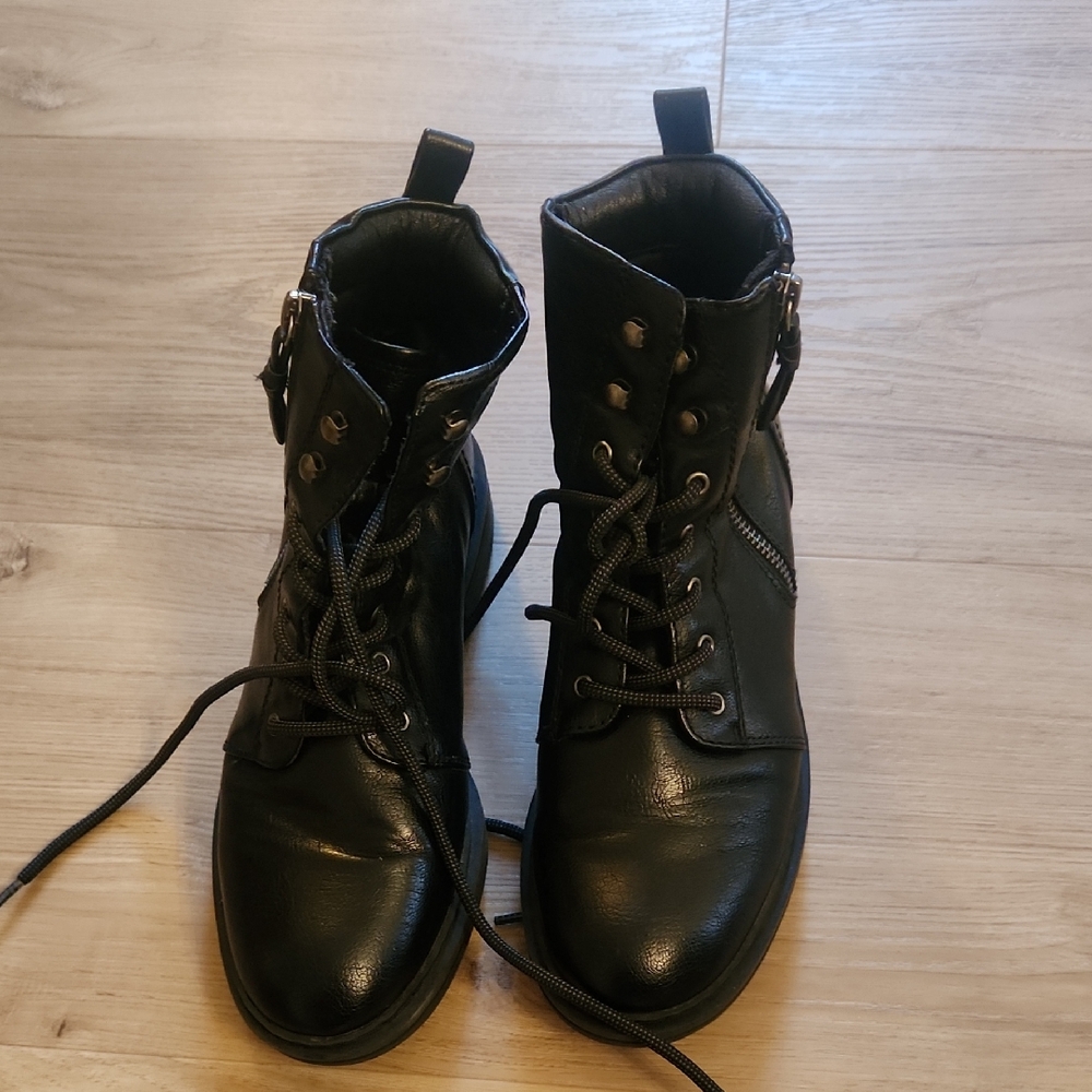 Women Baretraps Combat Boots